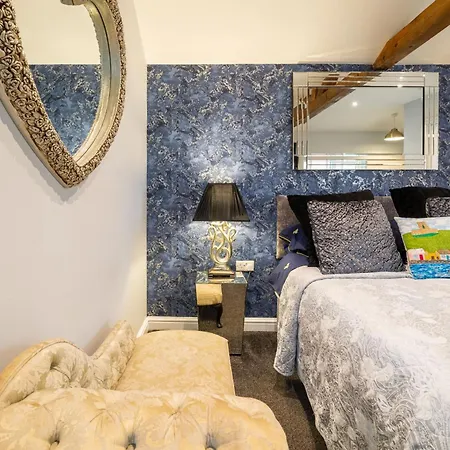 Romantic Retreat Near Abbey דירה וויטבי