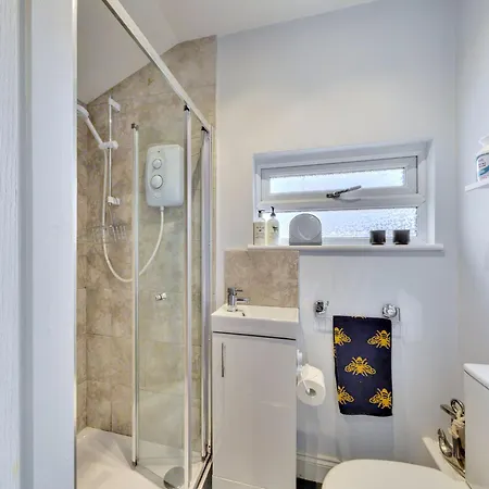 Romantic Retreat Near Abbey Apartment *